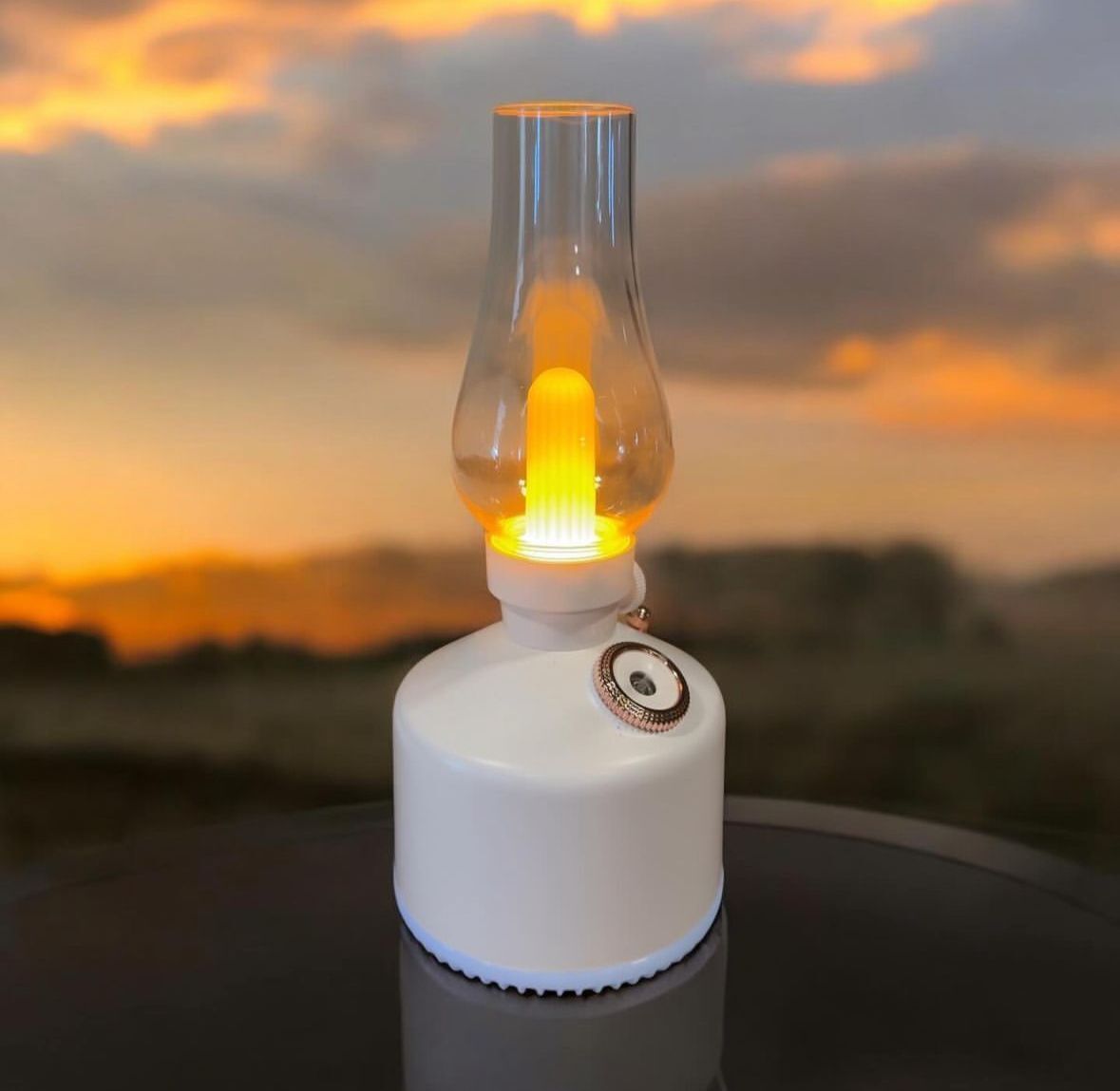 Vintage Oda Lambası Ve Oda Nemlendiricisi Beyaz